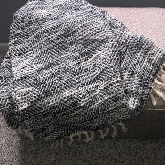 Throw - Picture 7 of 11